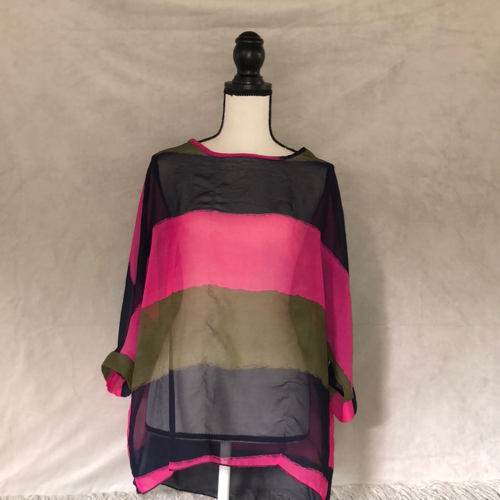 beautiful size L multicolored, high-low top